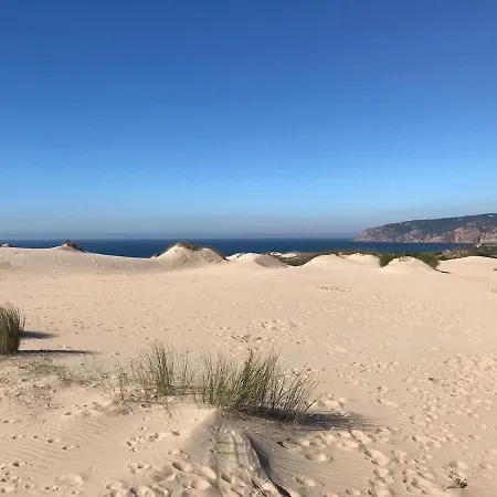 Family 5min Away From Guincho
