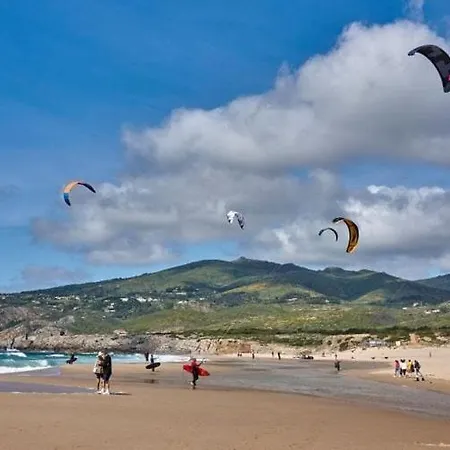 Family 5min Away From Guincho Nyaraló